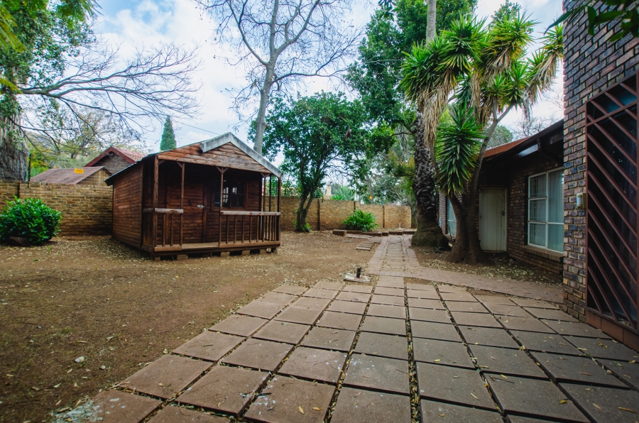 5 Bedroom Property for Sale in Rooihuiskraal Gauteng