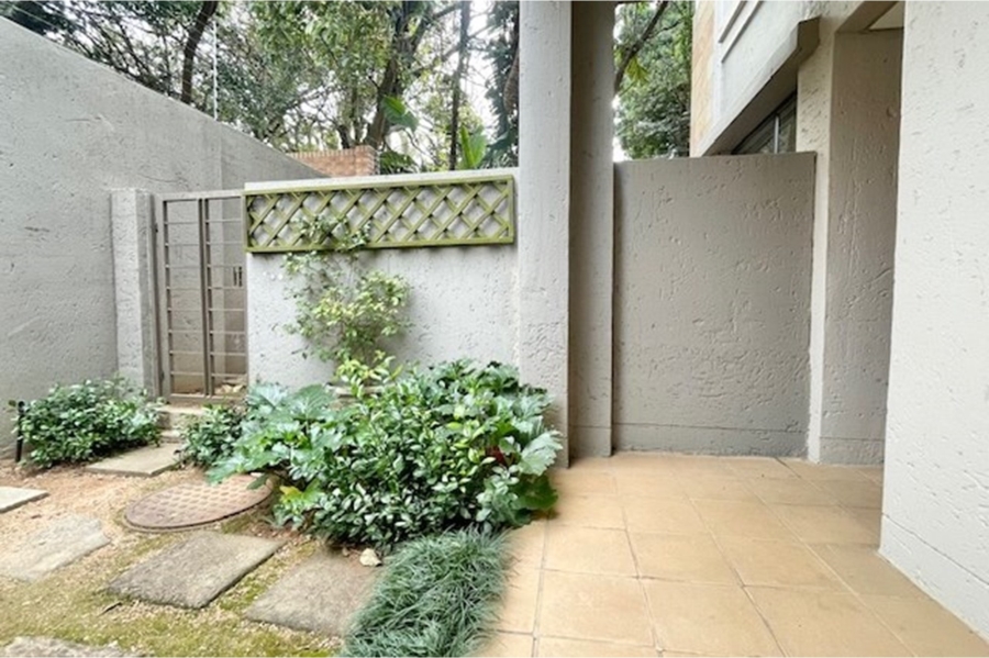 To Let 2 Bedroom Property for Rent in Sandown Gauteng