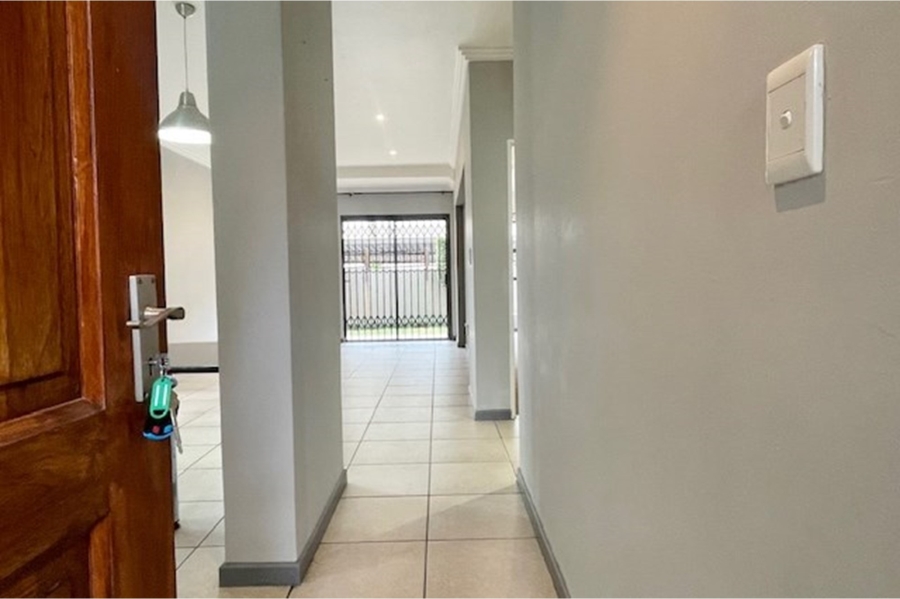 To Let 2 Bedroom Property for Rent in Sandown Gauteng