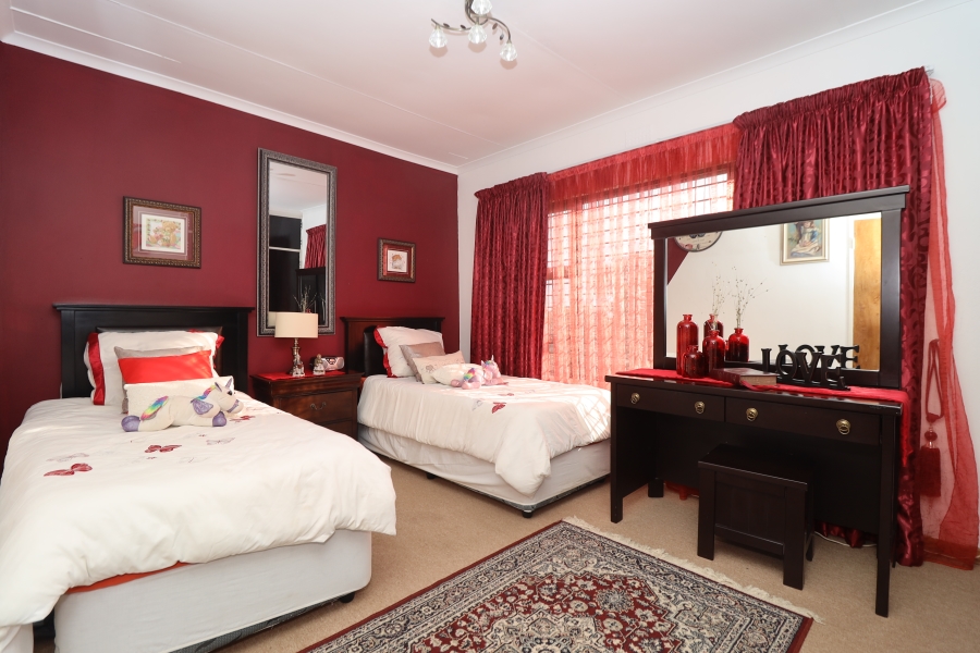 To Let 4 Bedroom Property for Rent in Horison Park Gauteng