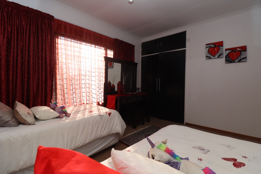 To Let 4 Bedroom Property for Rent in Horison Park Gauteng