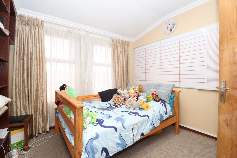 To Let 4 Bedroom Property for Rent in Horison Park Gauteng