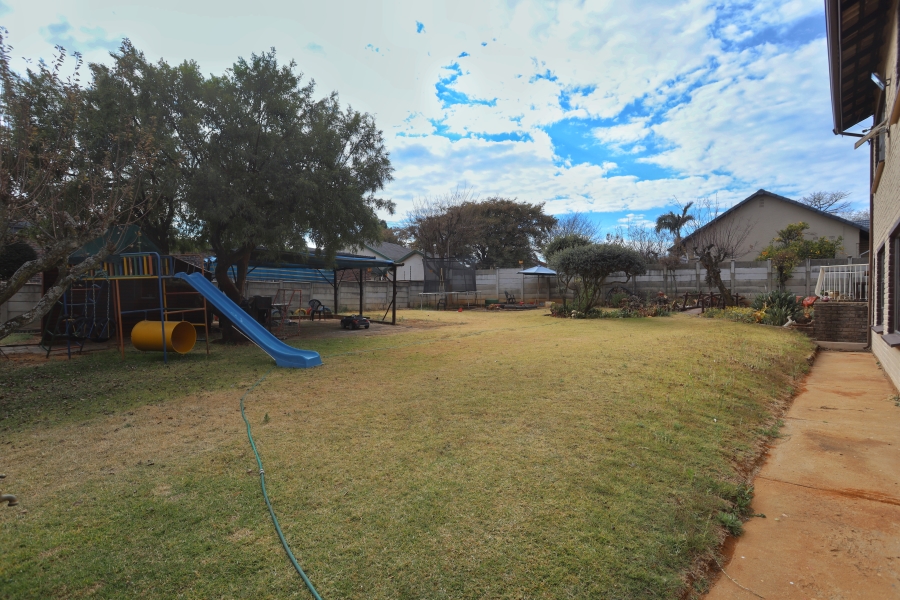 To Let 4 Bedroom Property for Rent in Horison Park Gauteng