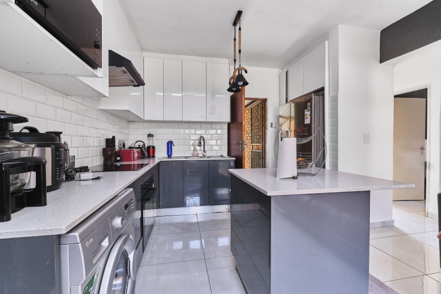 2 Bedroom Property for Sale in Honeypark Gauteng