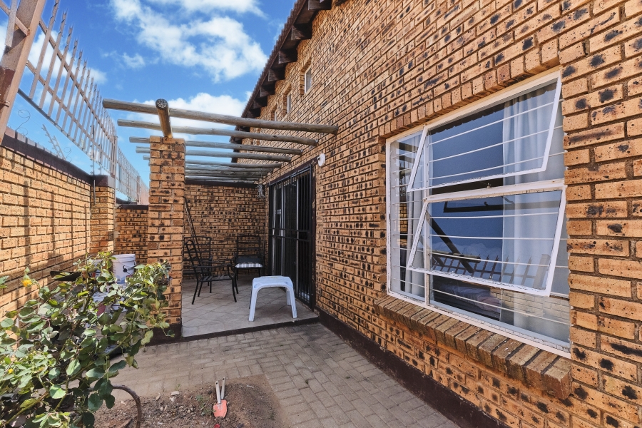 2 Bedroom Property for Sale in Honeypark Gauteng