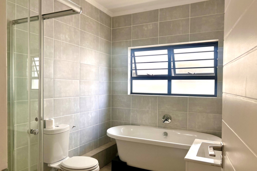 3 Bedroom Property for Sale in Crowthorne AH Gauteng