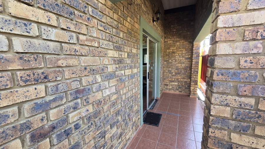 8 Bedroom Property for Sale in Garsfontein Gauteng