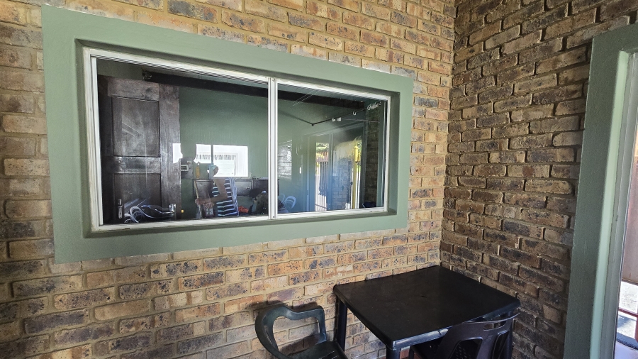 8 Bedroom Property for Sale in Garsfontein Gauteng