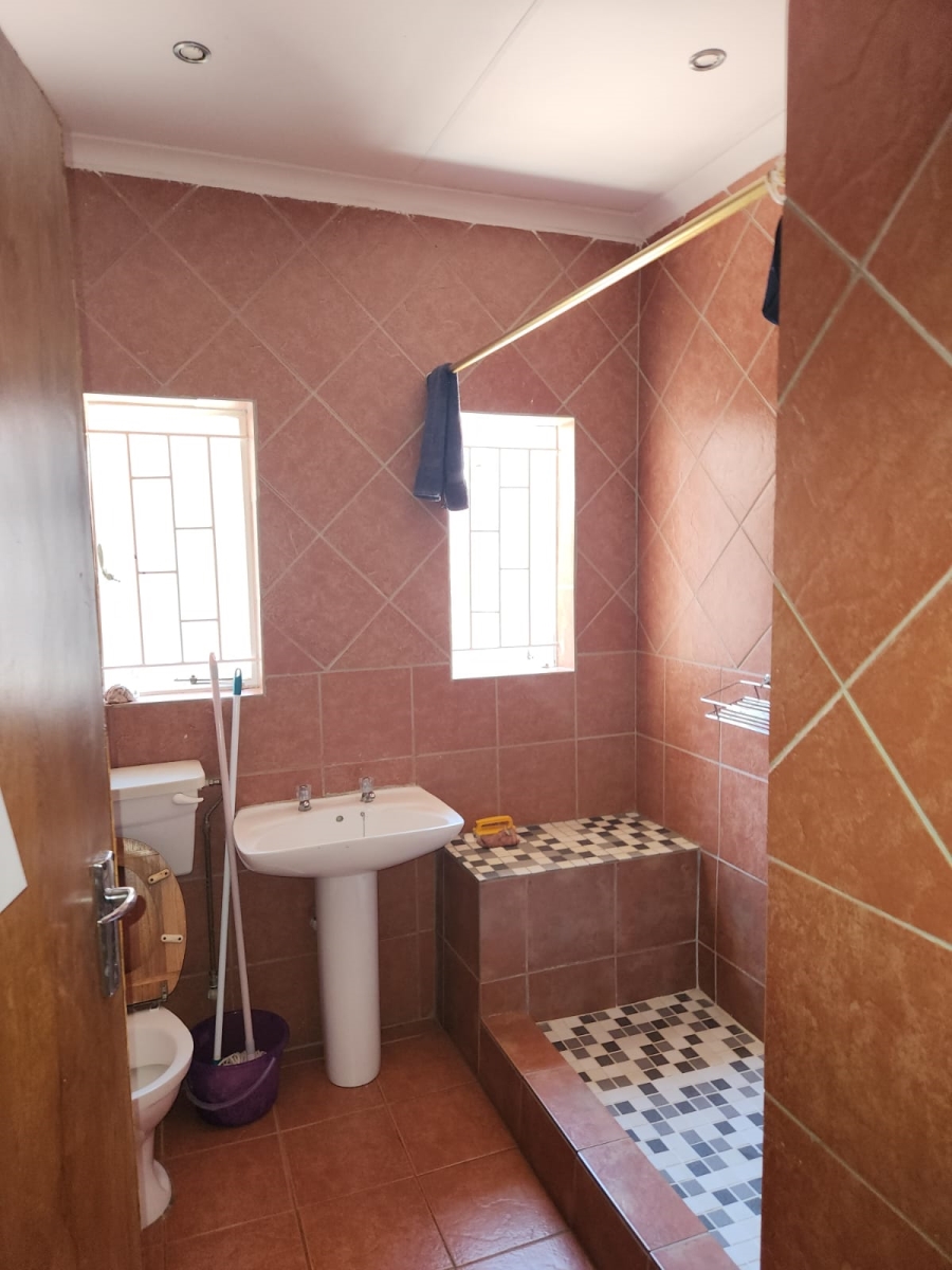 8 Bedroom Property for Sale in Garsfontein Gauteng
