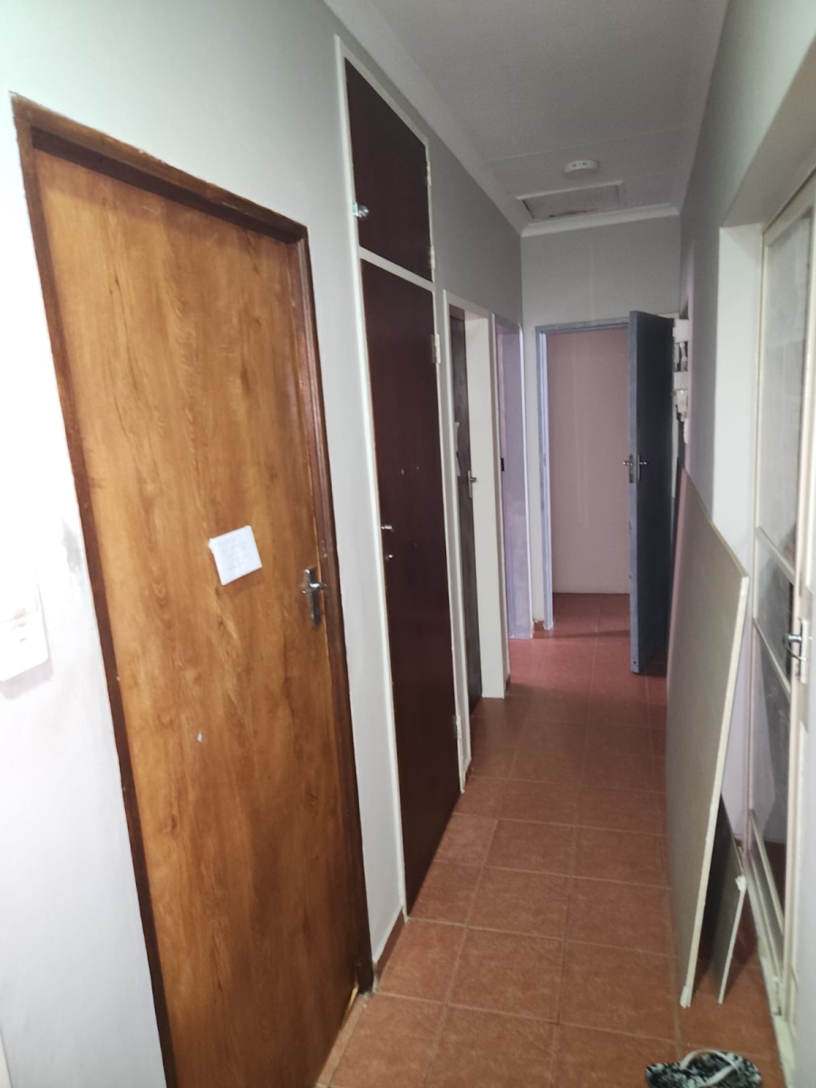 8 Bedroom Property for Sale in Garsfontein Gauteng