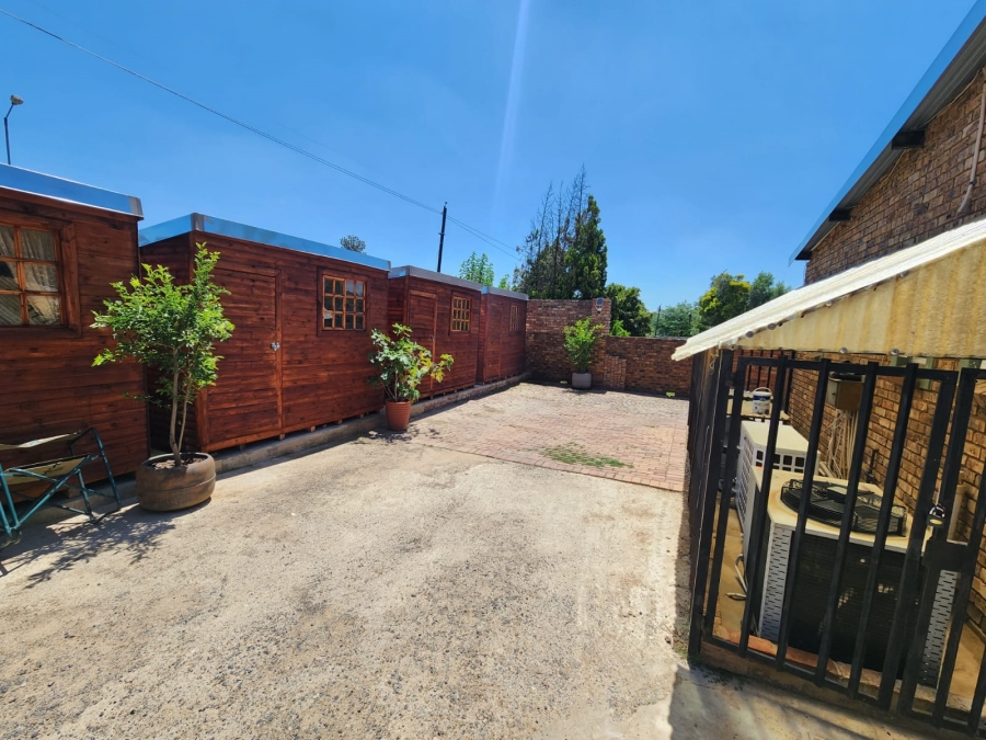 8 Bedroom Property for Sale in Garsfontein Gauteng