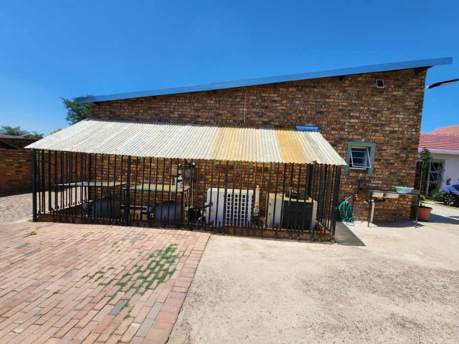 8 Bedroom Property for Sale in Garsfontein Gauteng