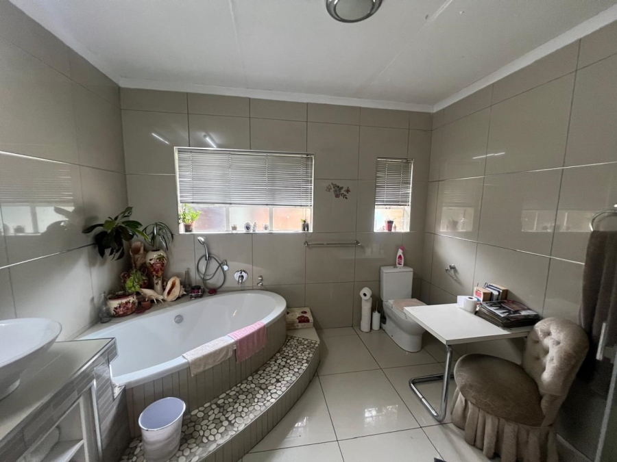 4 Bedroom Property for Sale in Three Rivers East Gauteng