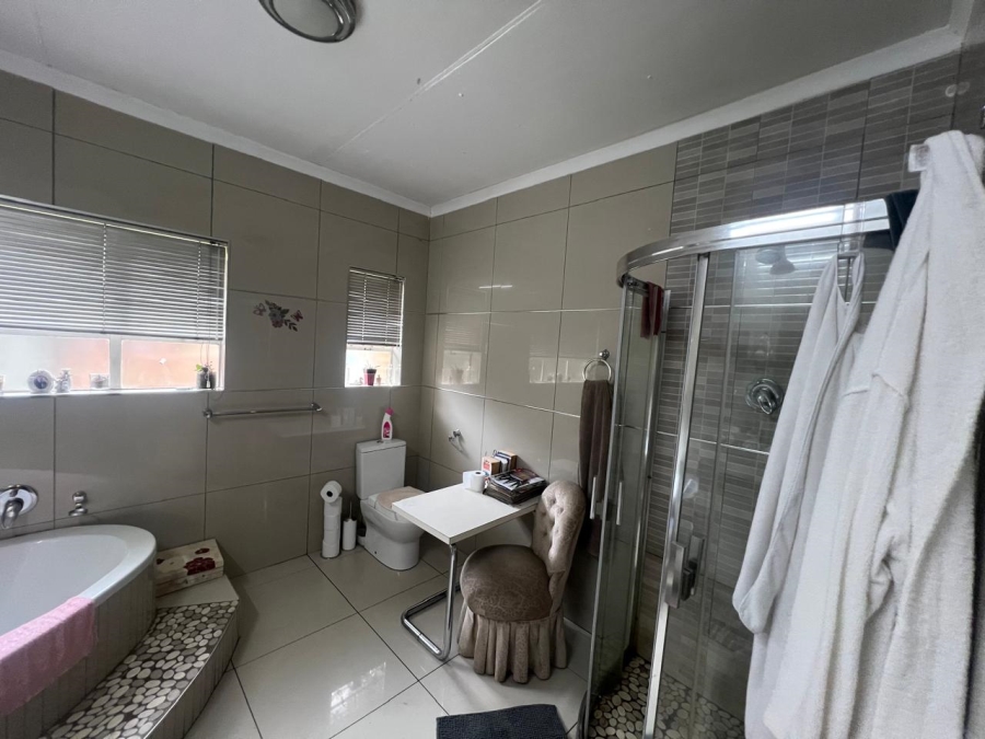4 Bedroom Property for Sale in Three Rivers East Gauteng