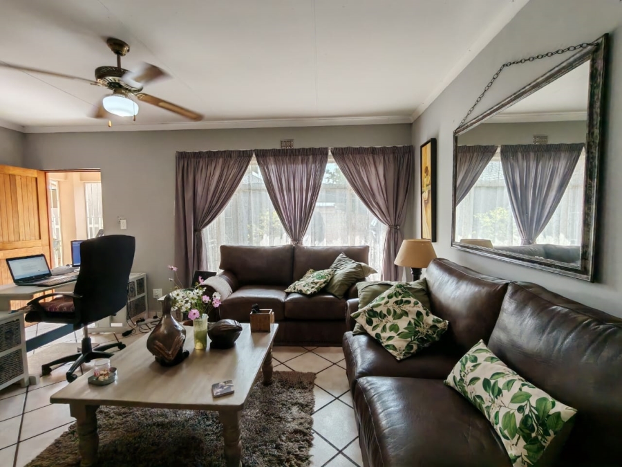3 Bedroom Property for Sale in Three Rivers East Gauteng