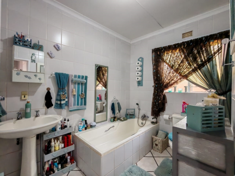 3 Bedroom Property for Sale in Three Rivers East Gauteng