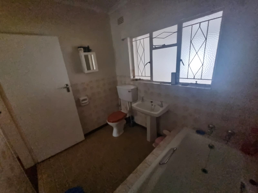 3 Bedroom Property for Sale in Unitas Park Gauteng