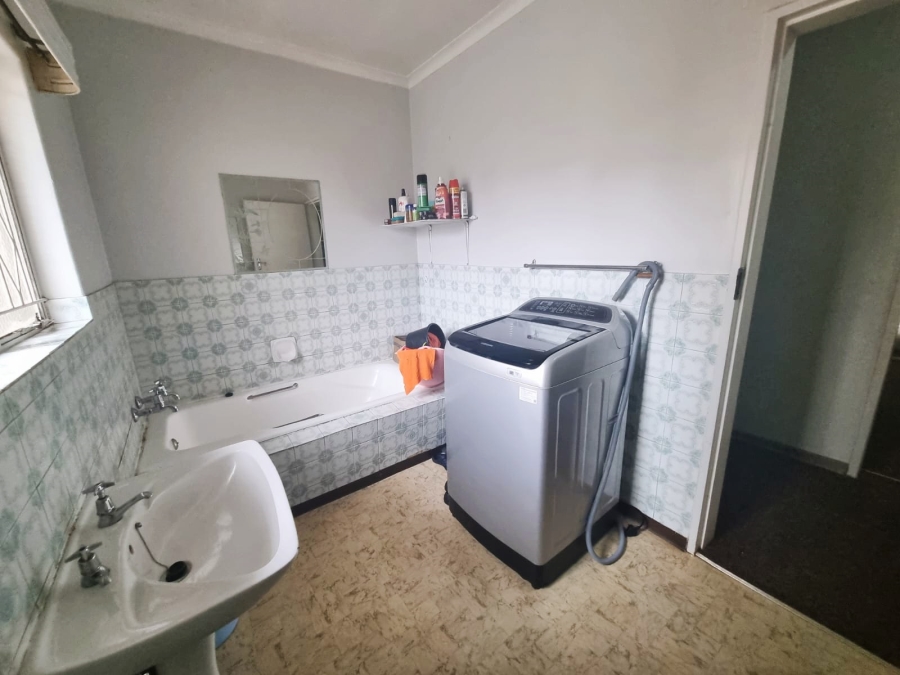 3 Bedroom Property for Sale in Unitas Park Gauteng