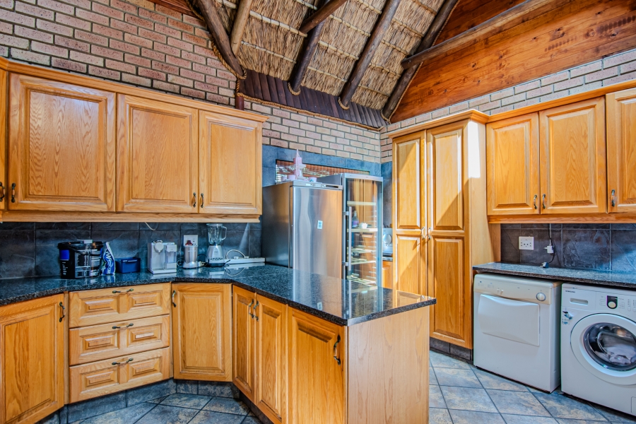To Let 3 Bedroom Property for Rent in Glenvista Gauteng