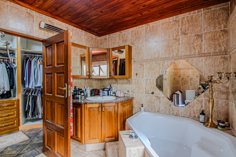 To Let 3 Bedroom Property for Rent in Glenvista Gauteng