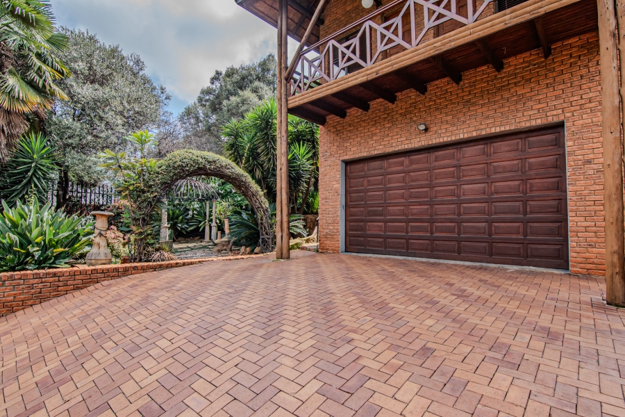 To Let 3 Bedroom Property for Rent in Glenvista Gauteng