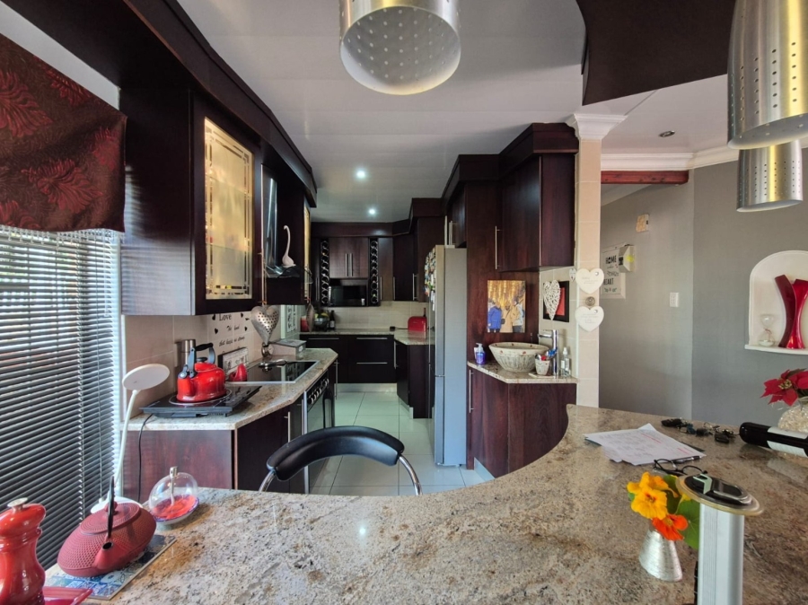3 Bedroom Property for Sale in Falcon Ridge Gauteng
