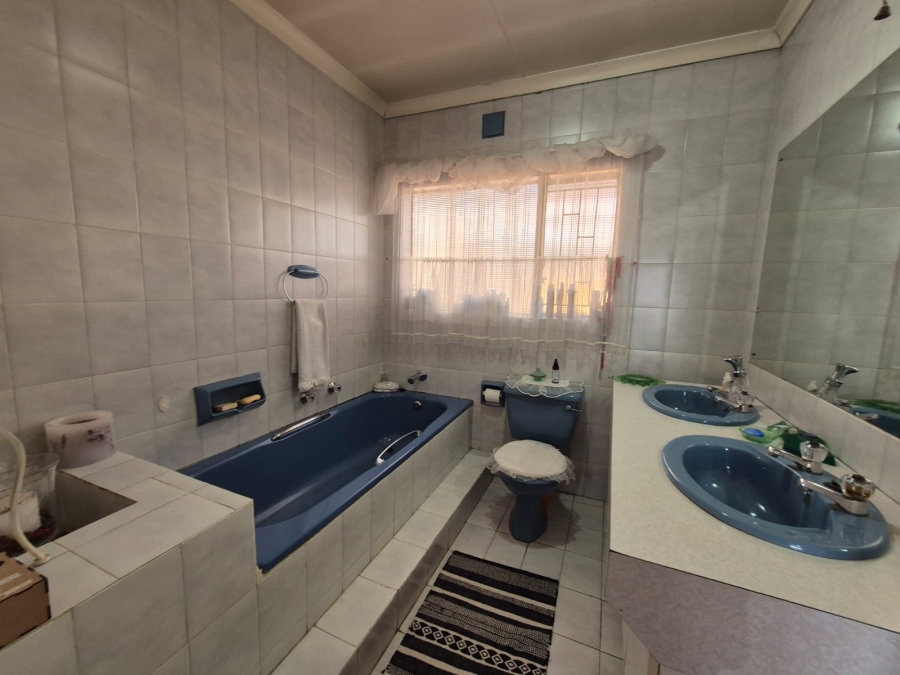 3 Bedroom Property for Sale in Falcon Ridge Gauteng