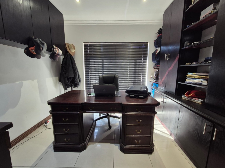 3 Bedroom Property for Sale in Falcon Ridge Gauteng
