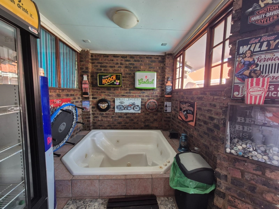 3 Bedroom Property for Sale in Falcon Ridge Gauteng