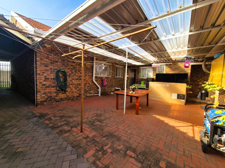 3 Bedroom Property for Sale in Falcon Ridge Gauteng