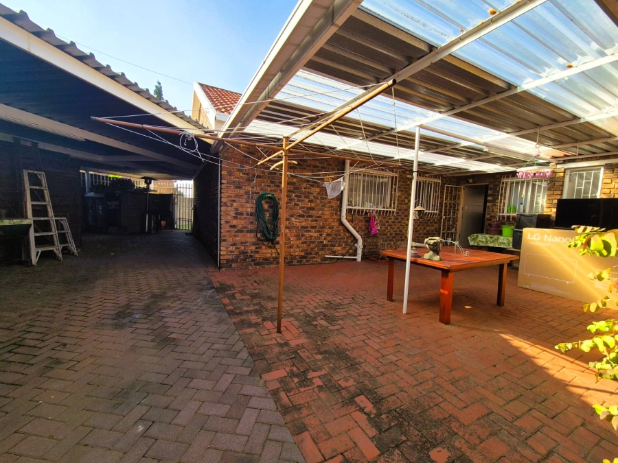 3 Bedroom Property for Sale in Falcon Ridge Gauteng