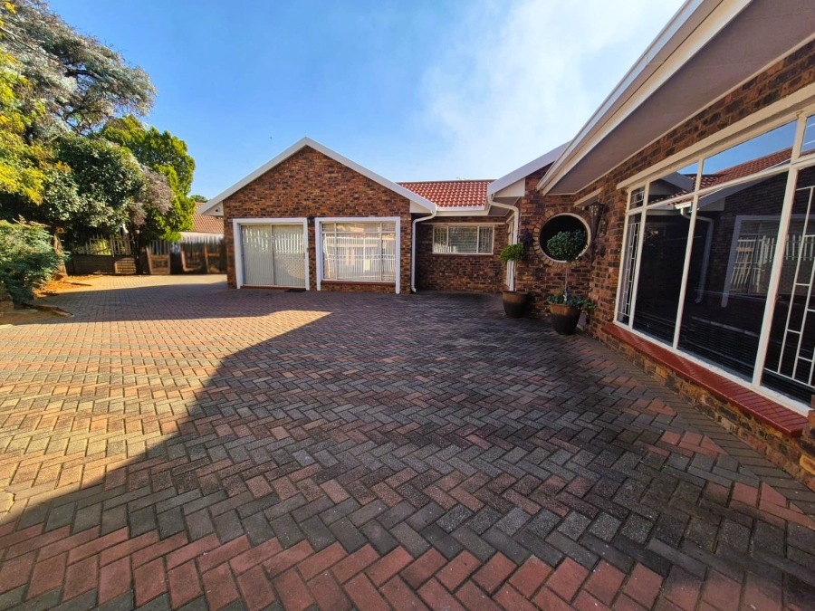 3 Bedroom Property for Sale in Falcon Ridge Gauteng