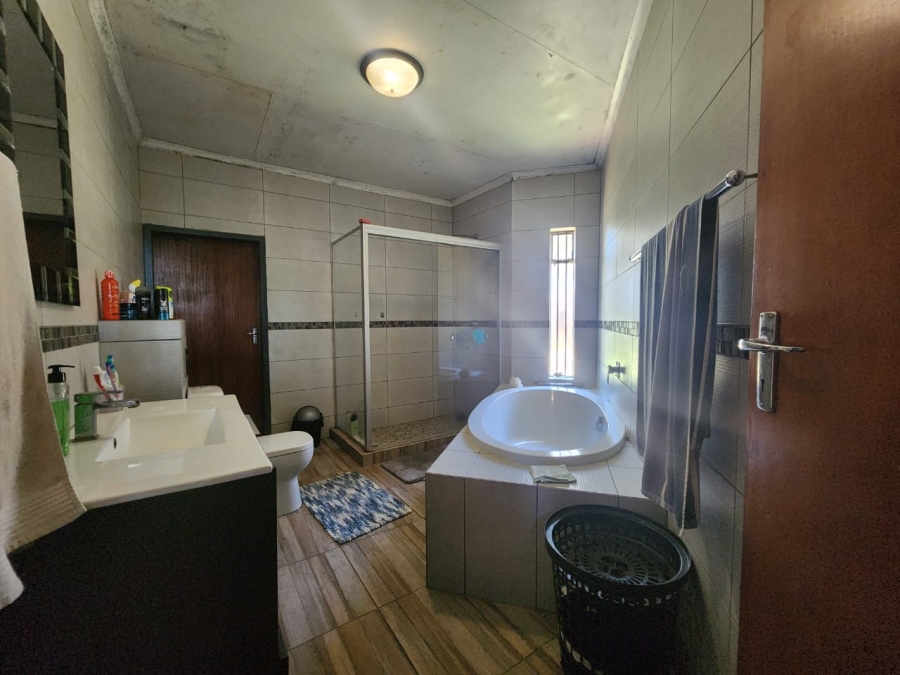 3 Bedroom Property for Sale in Meyerton Central Gauteng