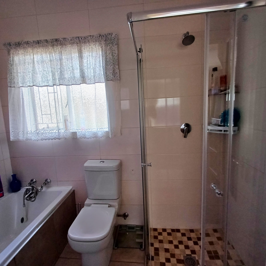 3 Bedroom Property for Sale in Three Rivers Gauteng