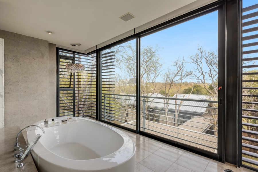 6 Bedroom Property for Sale in Waterfall Equestrian Estate Gauteng