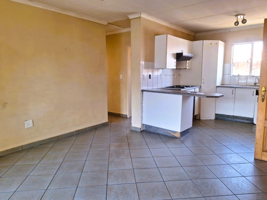 2 Bedroom Property for Sale in Rensburg Gauteng