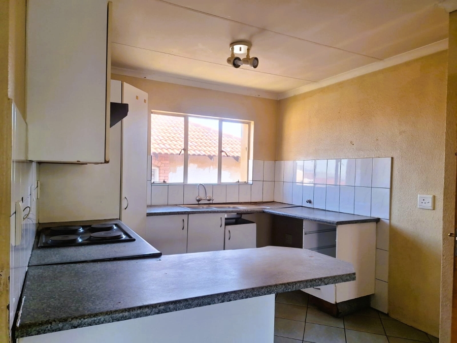2 Bedroom Property for Sale in Rensburg Gauteng