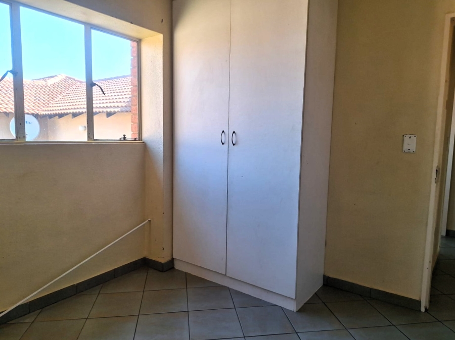 2 Bedroom Property for Sale in Rensburg Gauteng