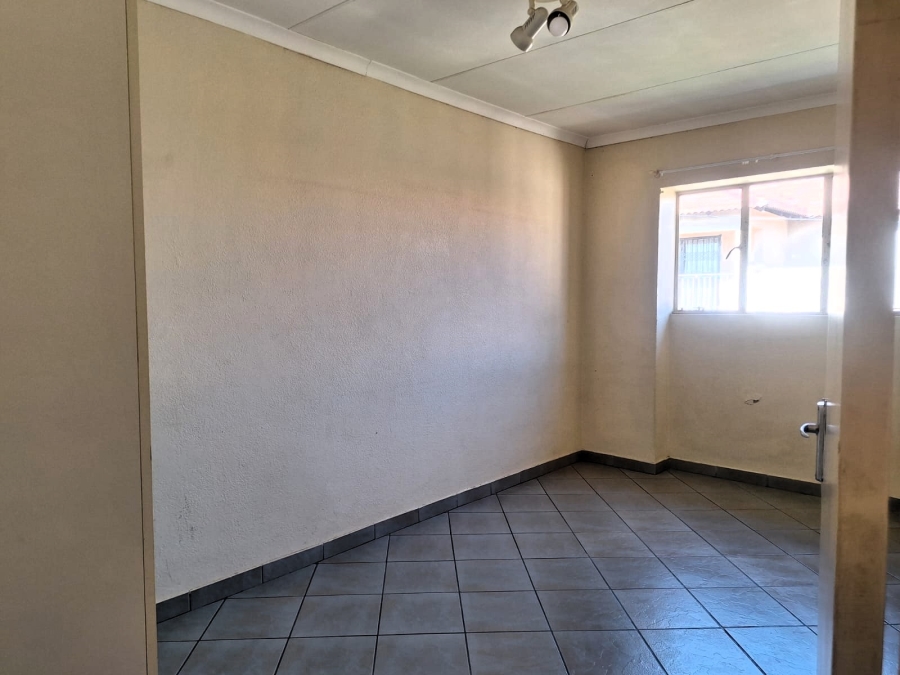 2 Bedroom Property for Sale in Rensburg Gauteng