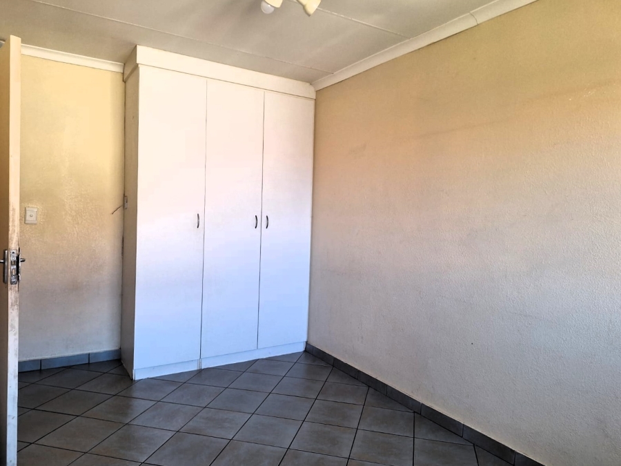 2 Bedroom Property for Sale in Rensburg Gauteng