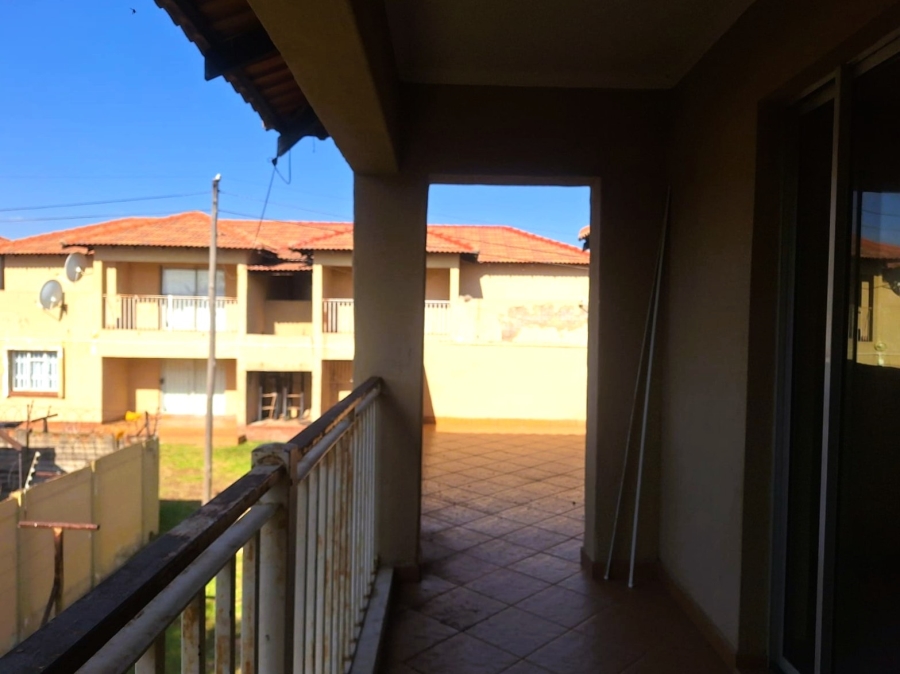 2 Bedroom Property for Sale in Rensburg Gauteng