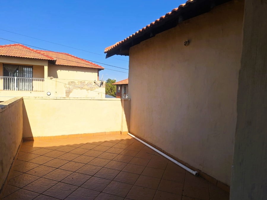 2 Bedroom Property for Sale in Rensburg Gauteng