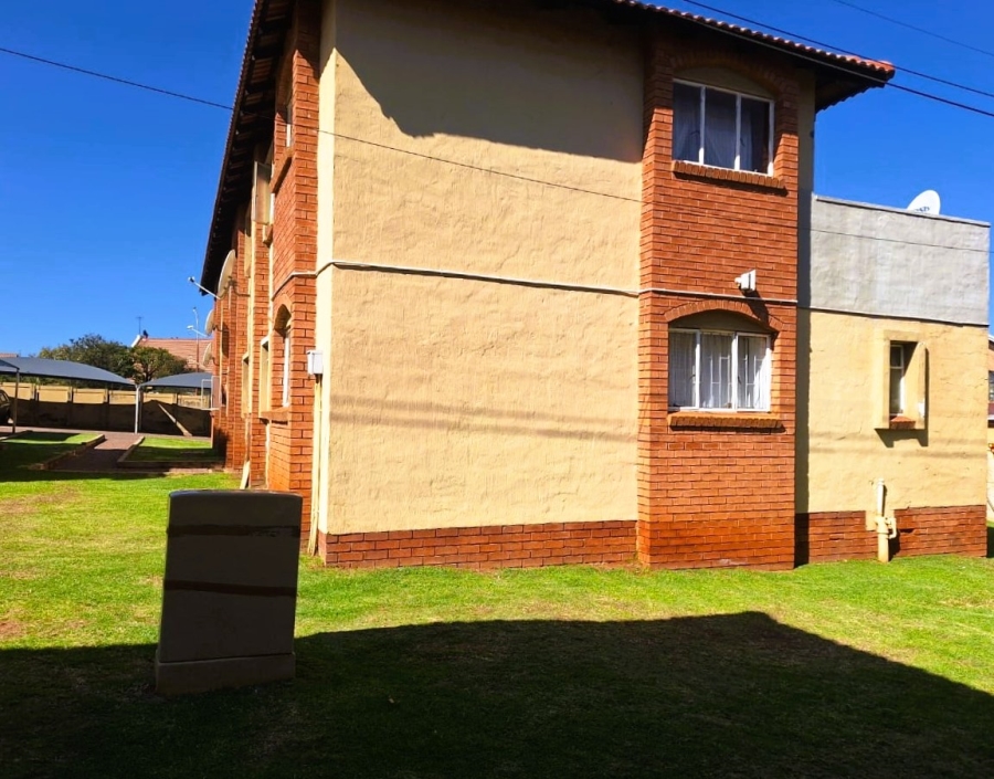 2 Bedroom Property for Sale in Rensburg Gauteng