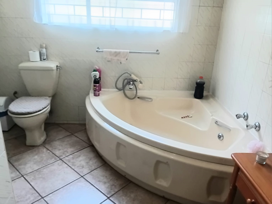 4 Bedroom Property for Sale in Nelsonia Gauteng