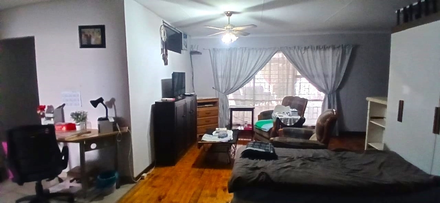 4 Bedroom Property for Sale in Nelsonia Gauteng