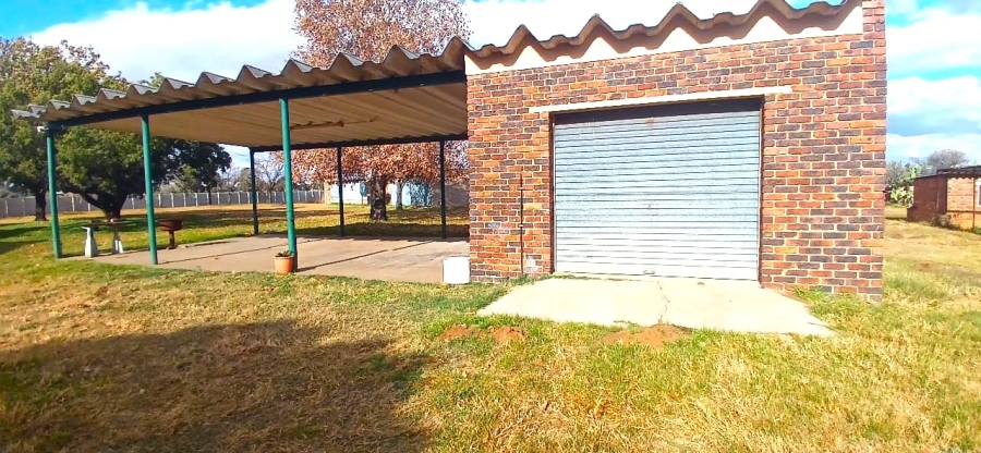 4 Bedroom Property for Sale in Nelsonia Gauteng