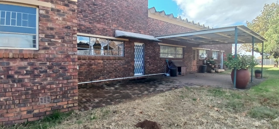 4 Bedroom Property for Sale in Nelsonia Gauteng