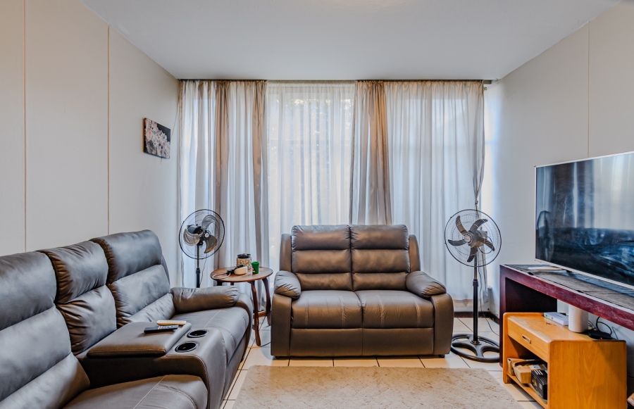 2 Bedroom Property for Sale in Moregloed Gauteng
