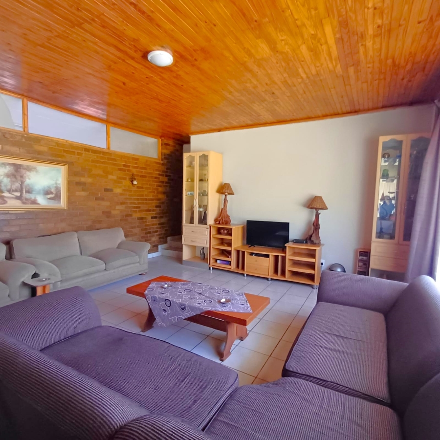 4 Bedroom Property for Sale in Buyscelia Gauteng