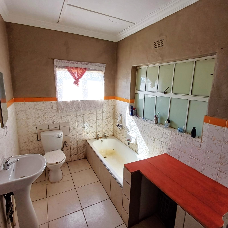 4 Bedroom Property for Sale in Buyscelia Gauteng
